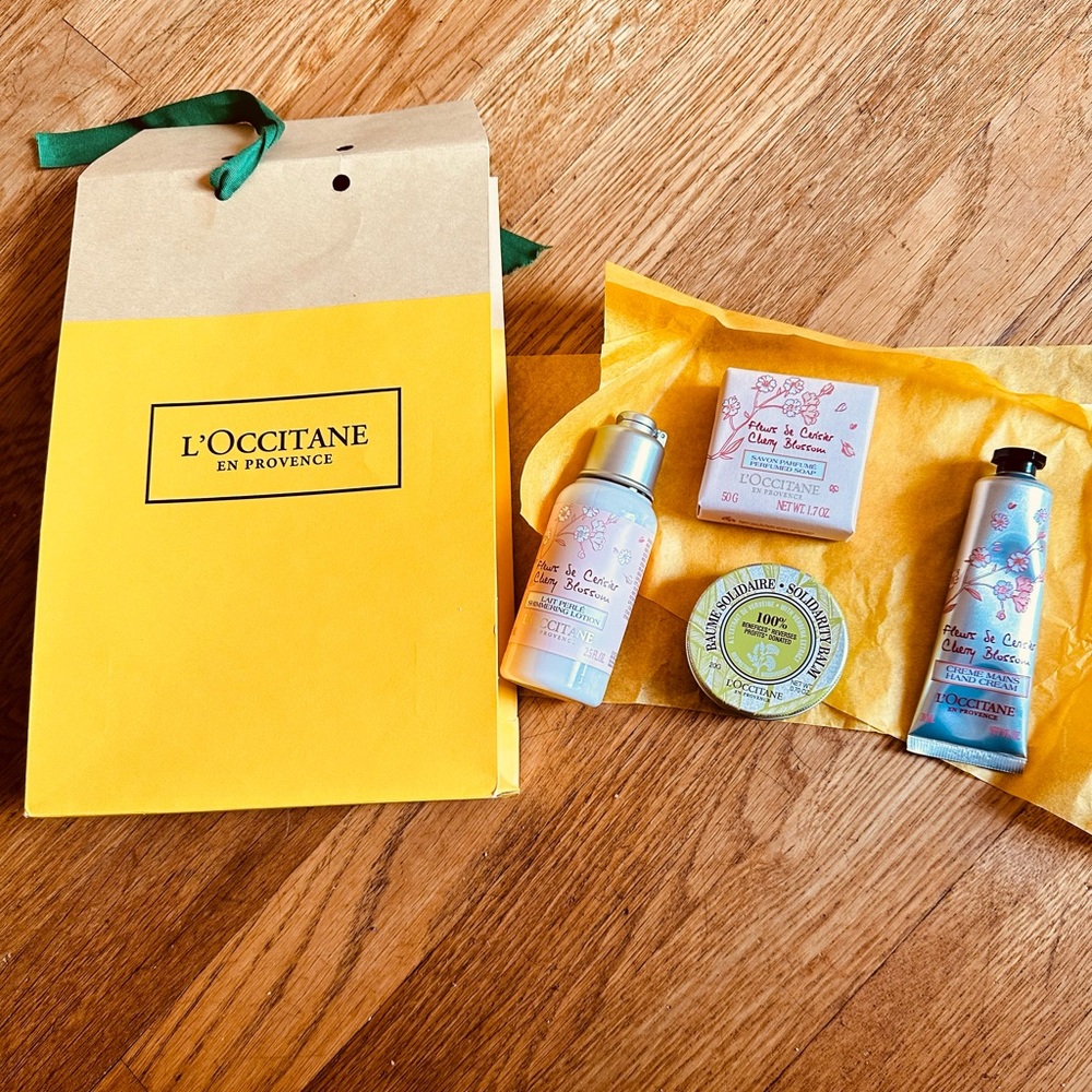 L’Occitane gift bag - Cherry blossom items x3 & 1 solidarity balm -